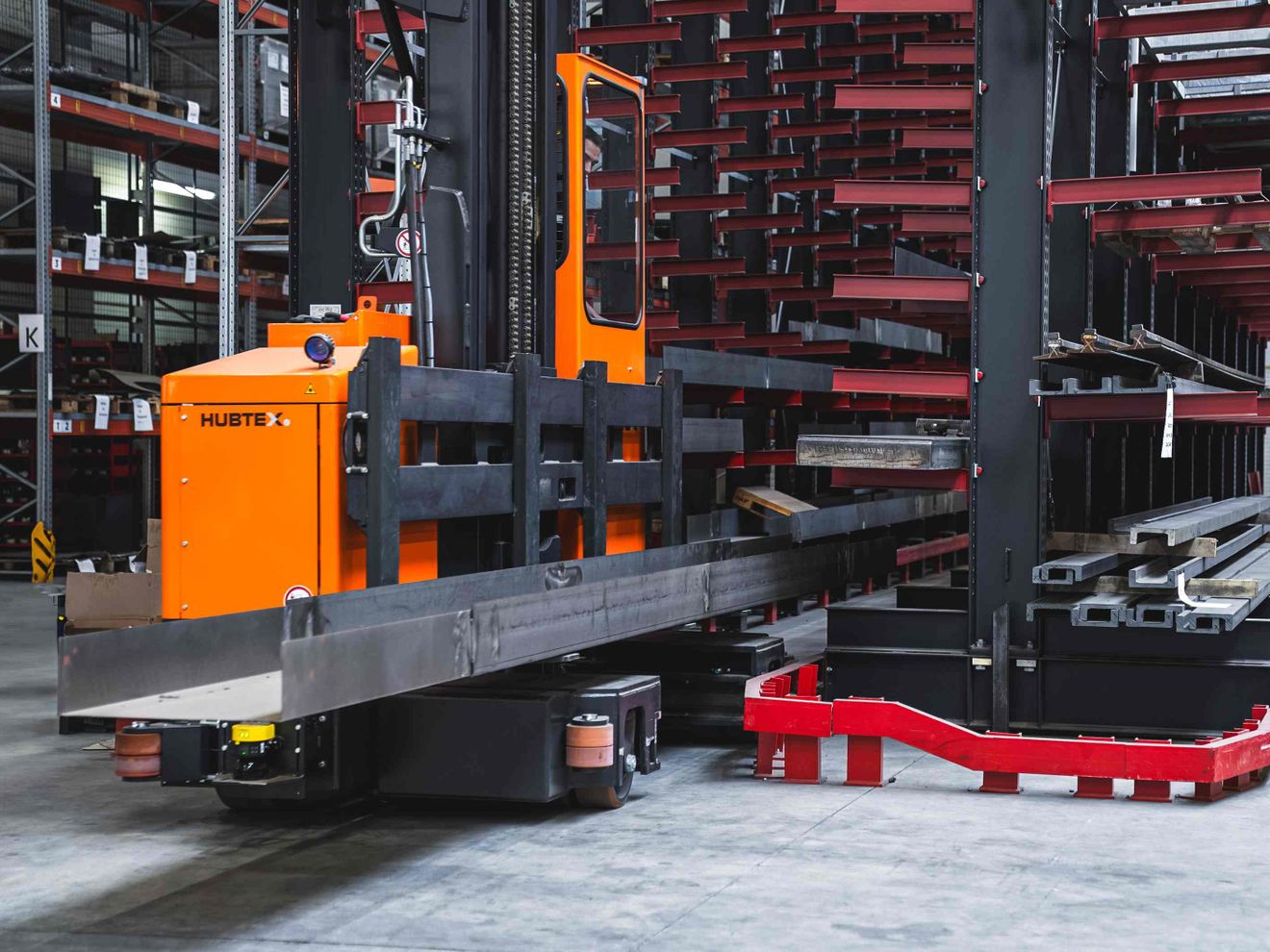 Assistance systems: Hubtex develops aisle entry assistant for narrow-aisle warehouses Assistance systems: Hubtex develops aisle entry assistant for narrow-aisle warehouses