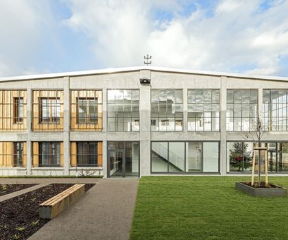 Klimaresilient bauen mit KS-Original Ein modernes Gebäude, das dank KS-Original klimaresistent gebaut wurde