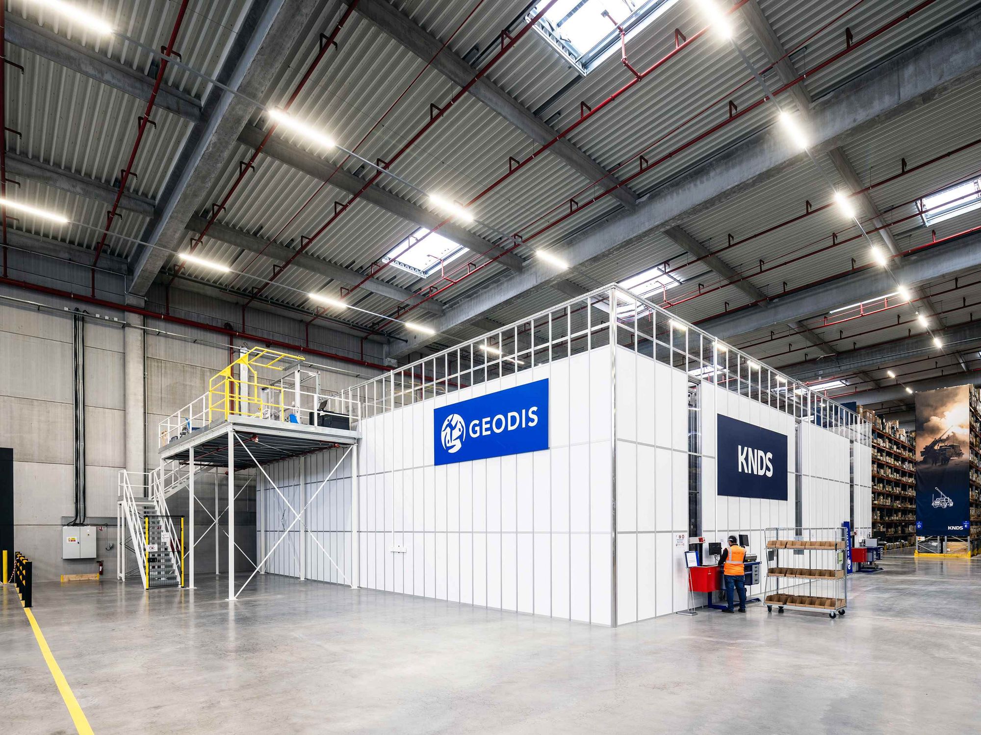 12.500 Behälter, vier R5-Roboter und zwei Conveyor-Ports: AutoStore-Lösung für einen französischen Logistikriesen