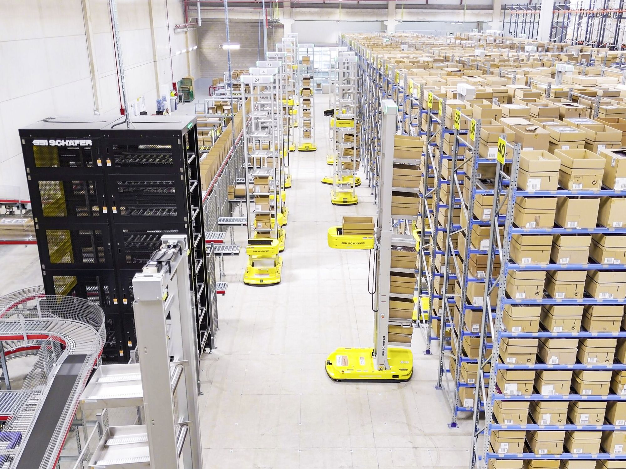 Skalierbare Robotiklösung: Robotergestützte Ware-zur-Person-Systeme