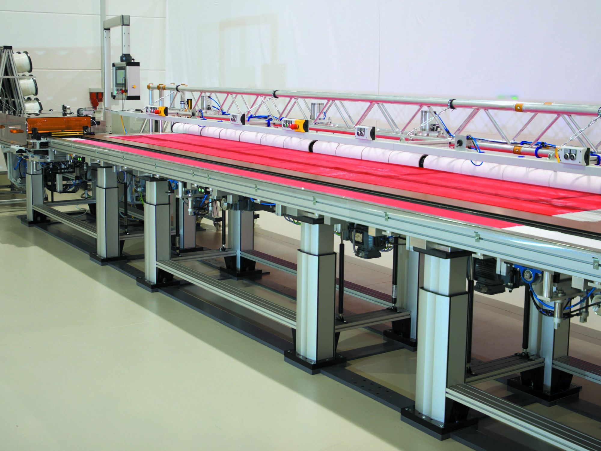 Lifting columns: Smart control, global maintenance Lifting columns: Smart control, global maintenance