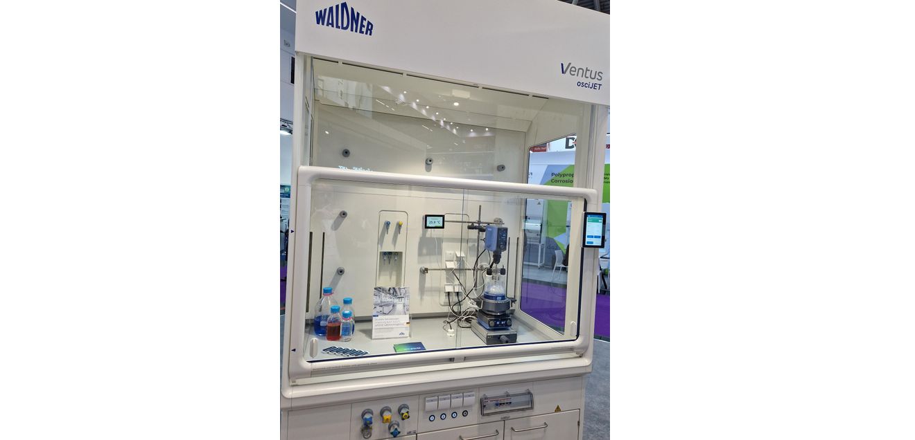 Am Waldner-Messestand auf der Analytica 2026 ausgestellt: Der Laborabzug Ventus osciJET