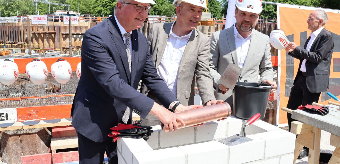 Züblin legt Grunstein für Neubau des Landratsamts Esslingen Züblin legt Grunstein für Neubau des Landratsamts Esslingen