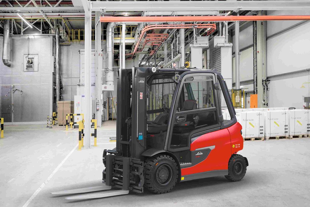 Assistance systems for forklift trucks: New features for explosion-proof goods handling