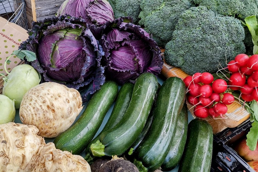 Das Bild zeigt Gemüse als Basis für eine gesunde Ernährung