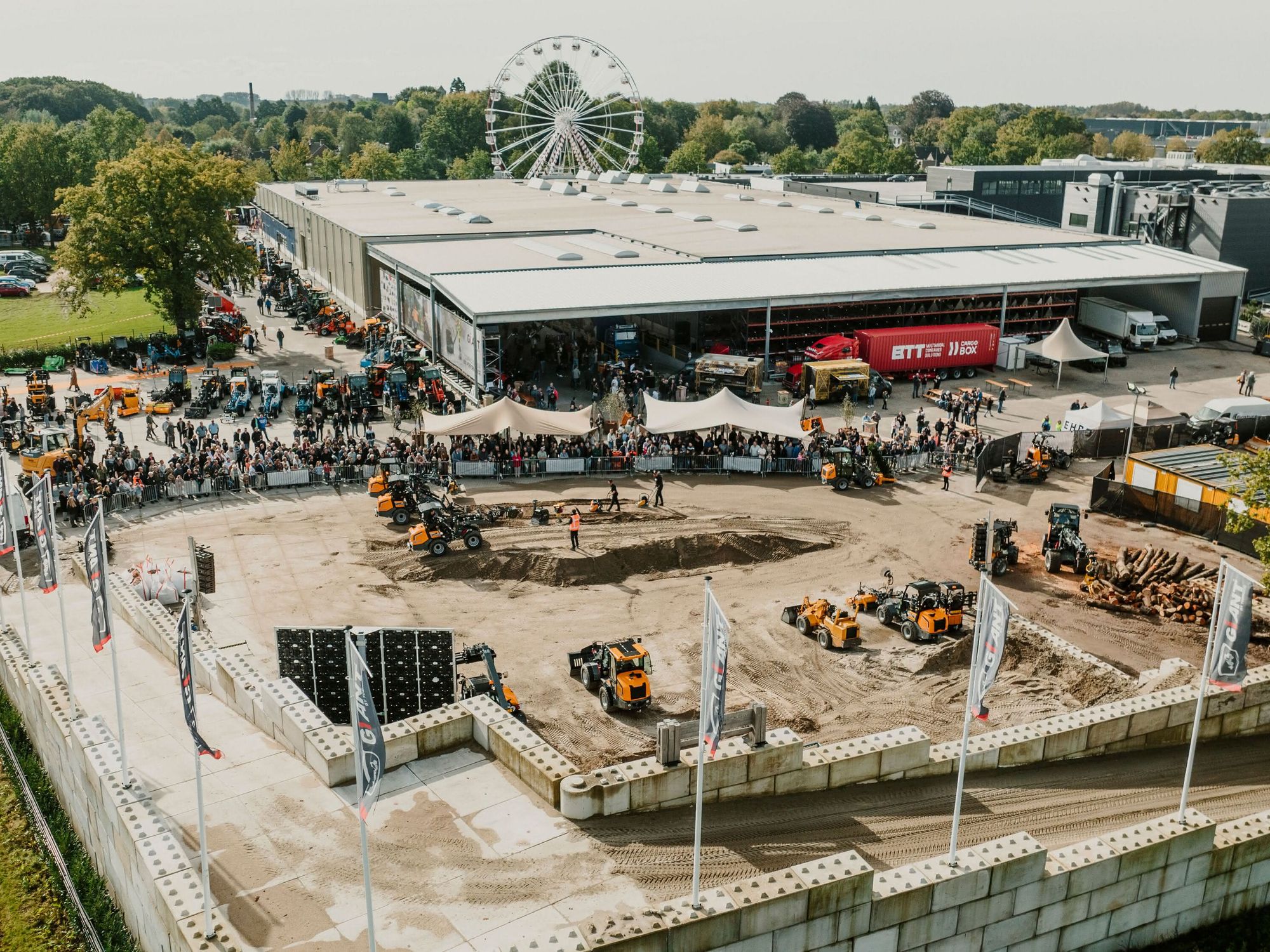 Der Blick auf das Areal von Tobroco-Giant auf der bauma 2022