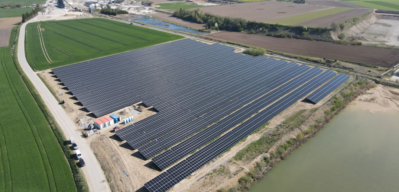 Der neue Solarpak der BWZ Achstetten GmbH ist 3,8 Hektar groß. Der neue Solarpak der BWZ Achstetten GmbH ist 3,8 Hektar groß.