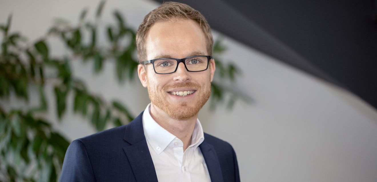 Anzeige: Digitalisierung der manuellen Montage – Bott Gruppe macht Effizienz planbar Manuel Rösinger, Leiter für Vertrieb und Projektmanagement bei der Bott Gruppe, hat die ABL GmbH als Teil eines Expertenteams betreut.