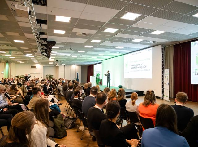 Voller Saal beim Weltkongress Gebäudegrün Voller Saal beim Weltkongress Gebäudegrün