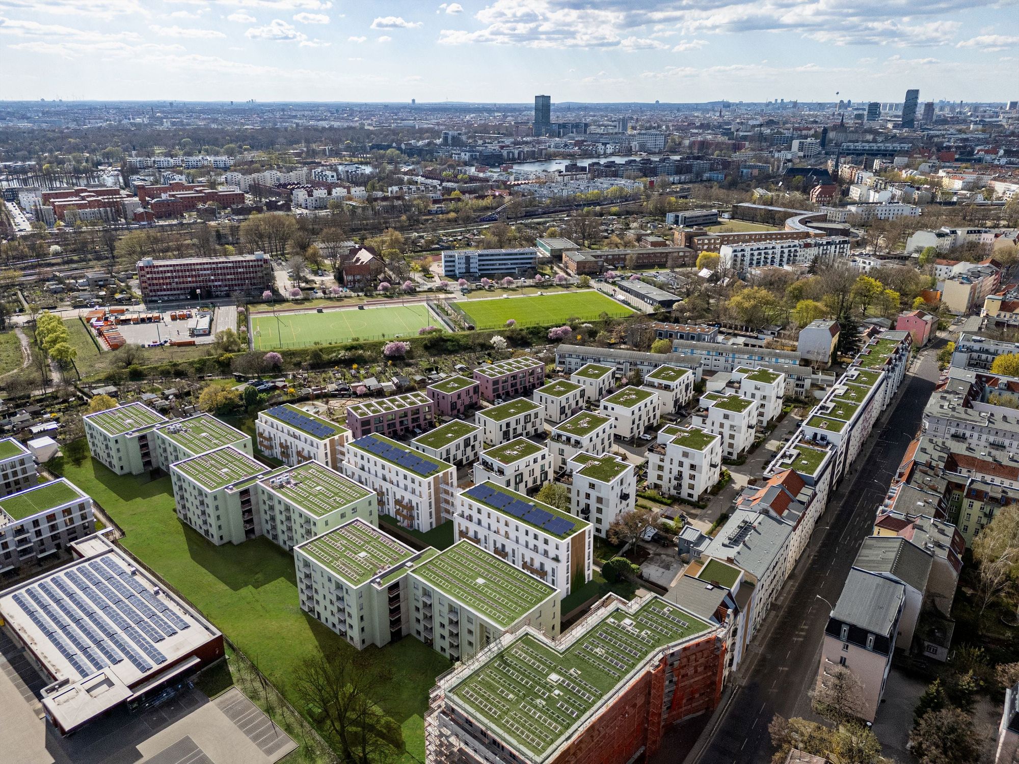 Das Grundstück liegt im Berliner Ortsteil Rummelsburg im Bezirk Lichtenberg und verfügt über eine sehr gute Anbindung an den öffentlichen Nahverkehr.