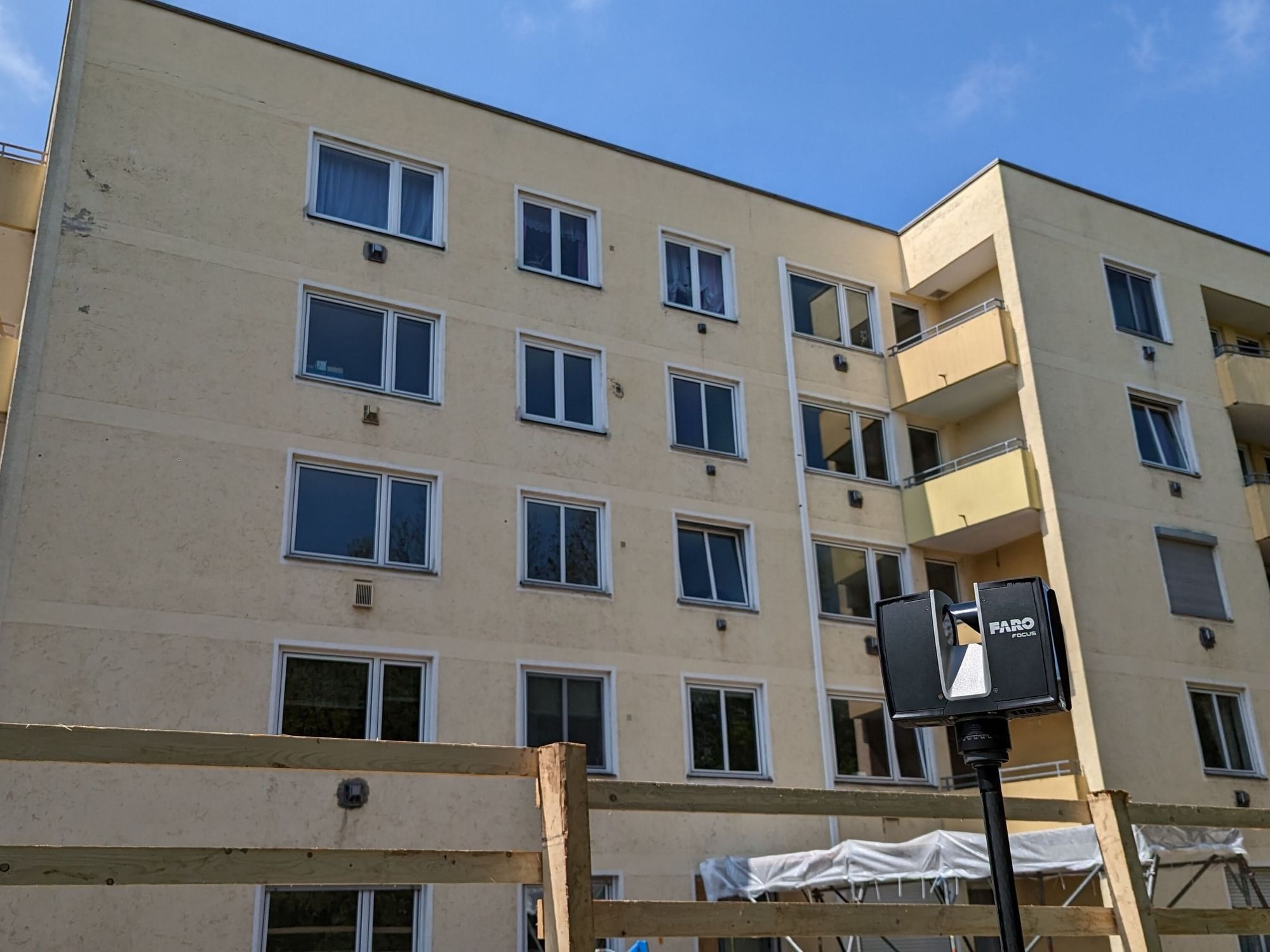 Planung und Vorfertigung von seriellen Fassadenelementen Planung und Vorfertigung von seriellen Fassadenelementen