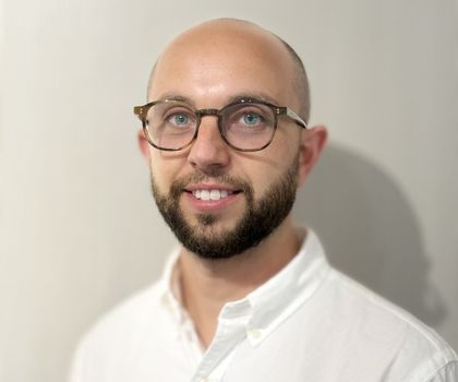 Nicholas Jackson, Director of Cyber Security Services bei Bitdefender lächelt freundlich in die Kamera.