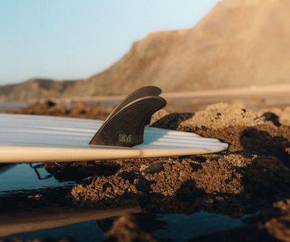 30 Prozent recyceltes Carbon: Recyclingcompounds in der Surfboard-Finne 30 Prozent recyceltes Carbon: Recyclingcompounds in der Surfboard-Finne