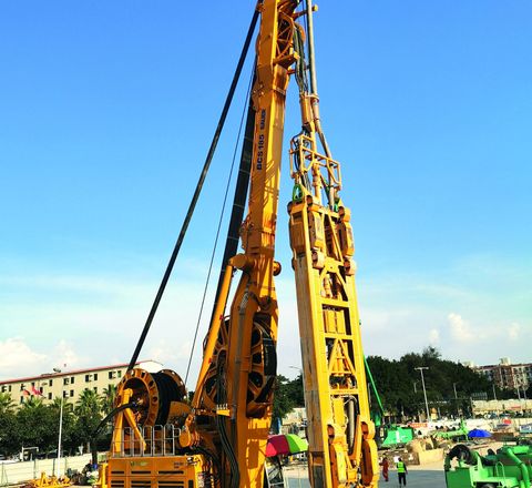Neues Spezialgerät für beengte Fräsbaustellen von Bauer Maschinen Neues Spezialgerät für beengte Fräsbaustellen von Bauer Maschinen