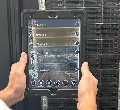 Die IT-Infrastrukturmanagement-Software ‚DC Vision‘ von DC Smarter, erlaubt es selbst ungeübten Anwendern, die Komponenten eines Racks in weniger als zehn Minuten vollständig zu erfassen. Die IT-Infrastrukturmanagement-Software ‚DC Vision‘ von DC Smarter, erlaubt es selbst ungeübten Anwendern, die Komponenten eines Racks in weniger als zehn Minuten vollständig zu erfassen.