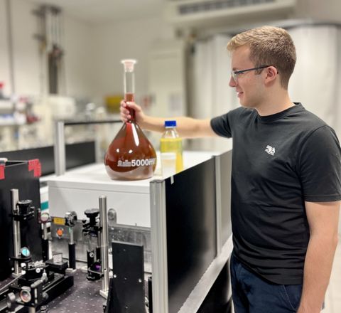32 Labore forschten zum 3D-Druck mit Pulvern Max Stutzenberger, Wissenschaftler im Team von Dr. Anna Ziefuß