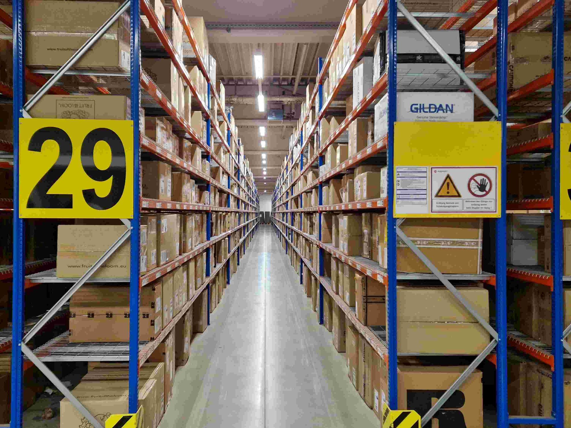 Lagermodernisierung: Steigerung der Auftragsbearbeitung: Von 600 auf 6.000 Lagermodernisierung: Steigerung der Auftragsbearbeitung: Von 600 auf 6.000