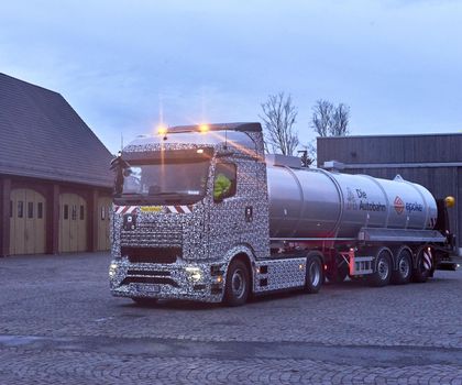 E-Lkw von Mercedes-Benz Trucks bringt Sole aus E-Lkw von Mercedes-Benz Trucks bringt Sole aus