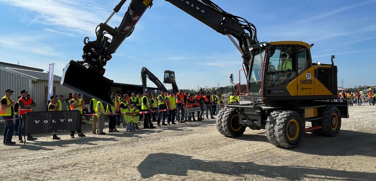 Live-Demonstrationen der neuen Serien von Volvo Mobil- und Kettenbaggern (F-Serie) Live-Demonstrationen der neuen Serien von Volvo Mobil- und Kettenbaggern (F-Serie)