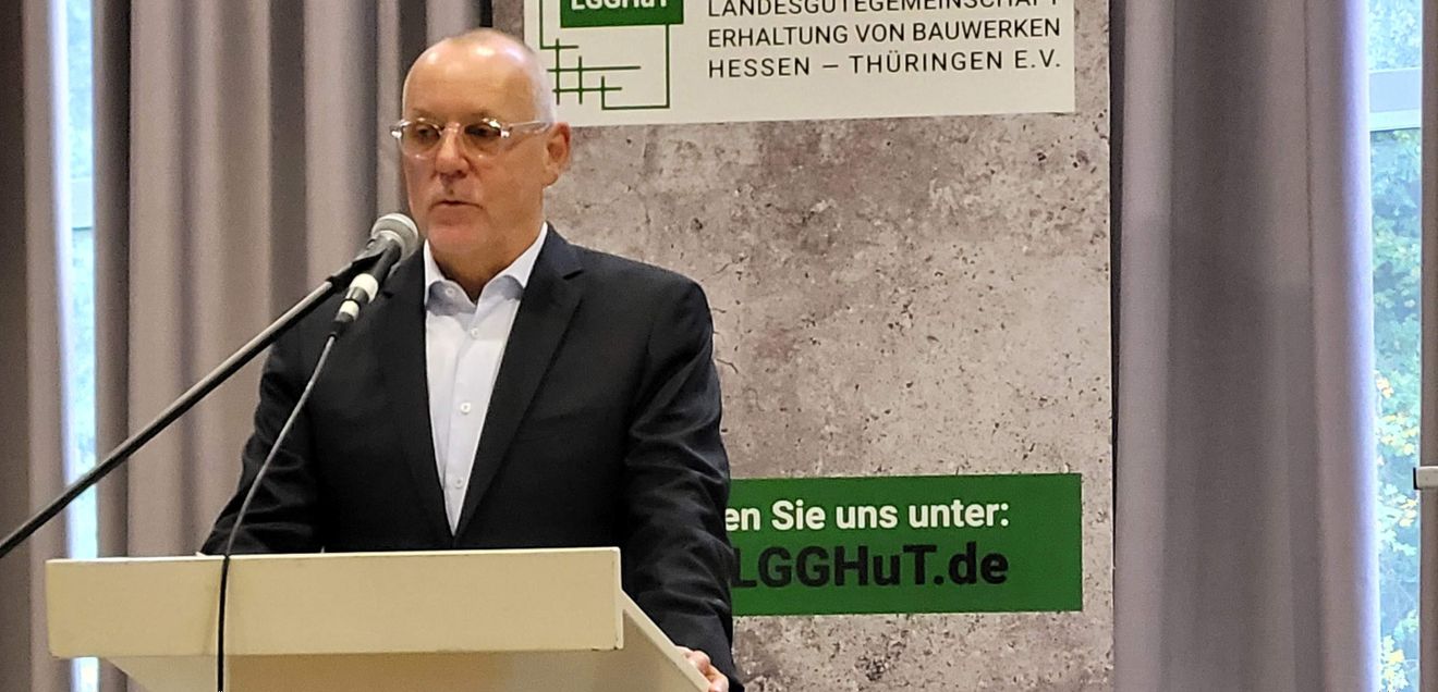 „Diese Veranstaltung bietet eine wertvolle Plattform für den Austausch und spiegelt die aktuellen Entwicklungen und Herausforderungen unserer Branche wieder“, sagt Marco Götze, Vorstandsvorsitzender der Bundesgütegemeinschaft Instandsetzung von Betonbauwerken e.V. (ib). „Diese Veranstaltung bietet eine wertvolle Plattform für den Austausch und spiegelt die aktuellen Entwicklungen und Herausforderungen unserer Branche wieder“, sagt Marco Götze, Vorstandsvorsitzender der Bundesgütegemeinschaft Instandsetzung von Betonbauwerken e.V. (ib).