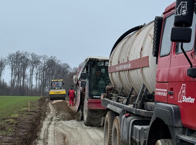 3.500 Quadratmeter Fahrradweg in Rekordzeit 3.500 Quadratmeter Fahrradweg in Rekordzeit