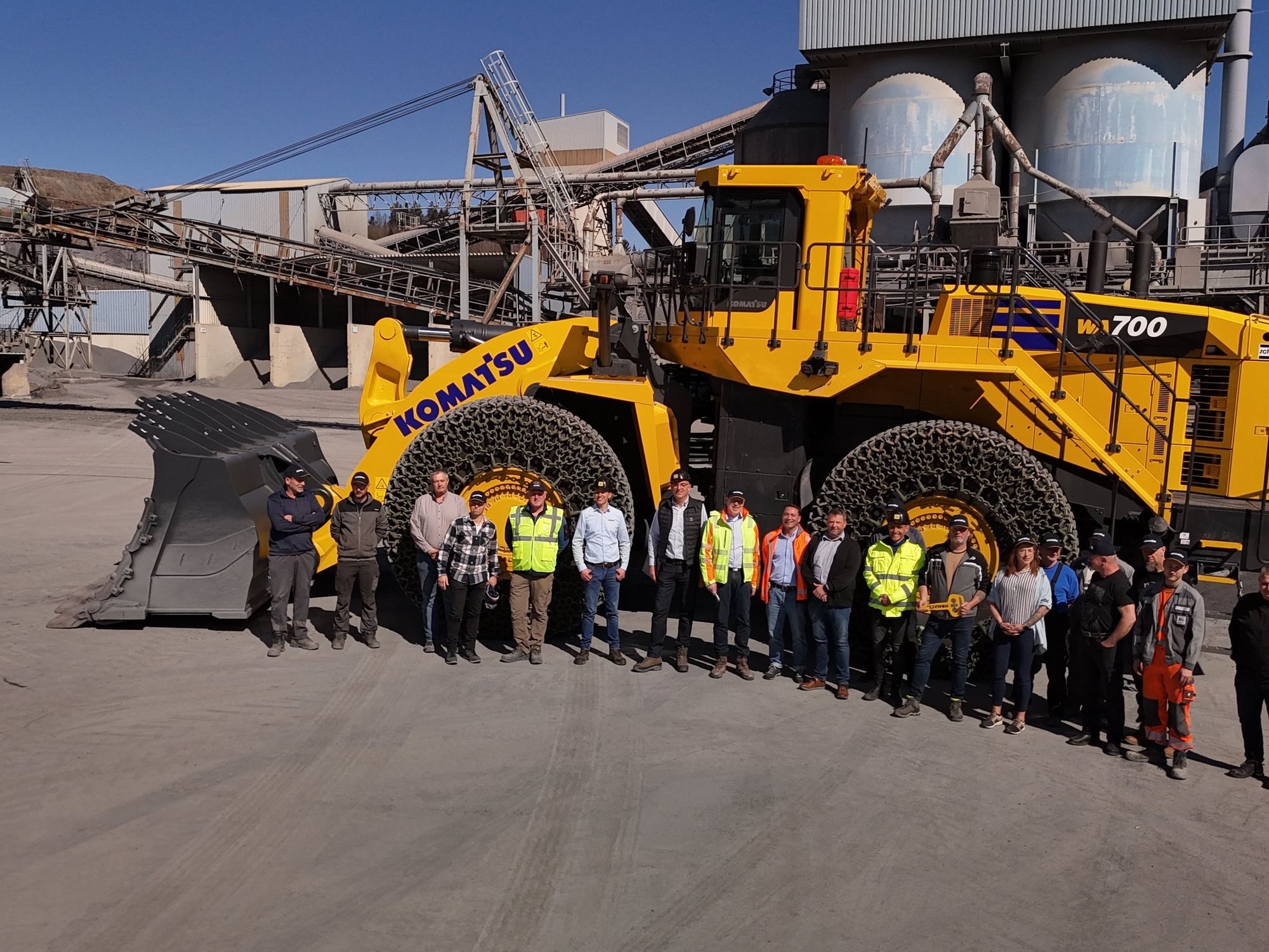 Europas erster Komatsu WA700-8E0 Radlader für Hartsteinwerk Europas erster Komatsu WA700-8E0 Radlader für Hartsteinwerk