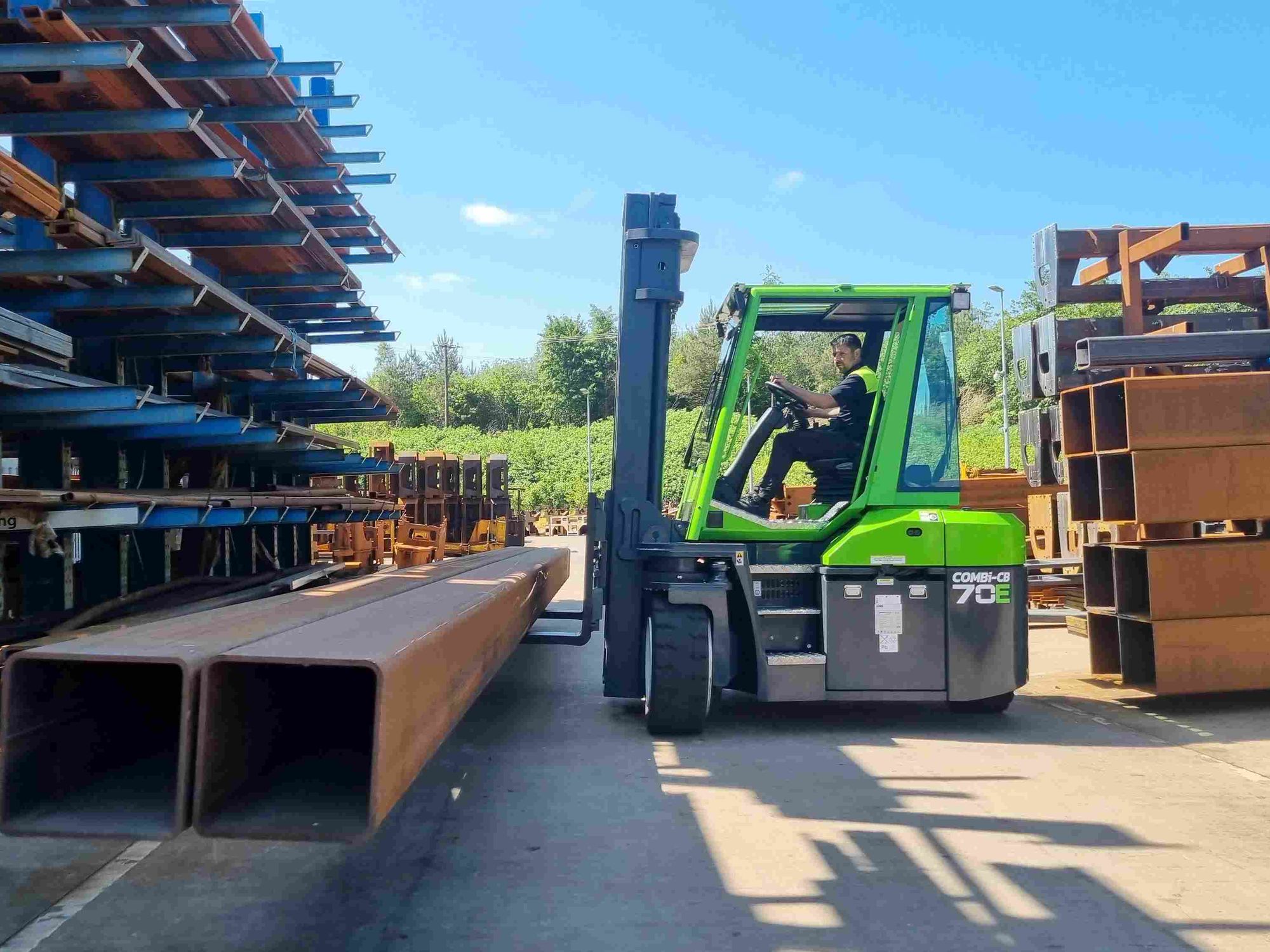 Nominiert als materialfluss Produkt des Jahres 2026: Combilift: Elektro-Mehrwegestapler Combi-CB70E Nominiert als materialfluss Produkt des Jahres 2026: Combilift: Elektro-Mehrwegestapler Combi-CB70E