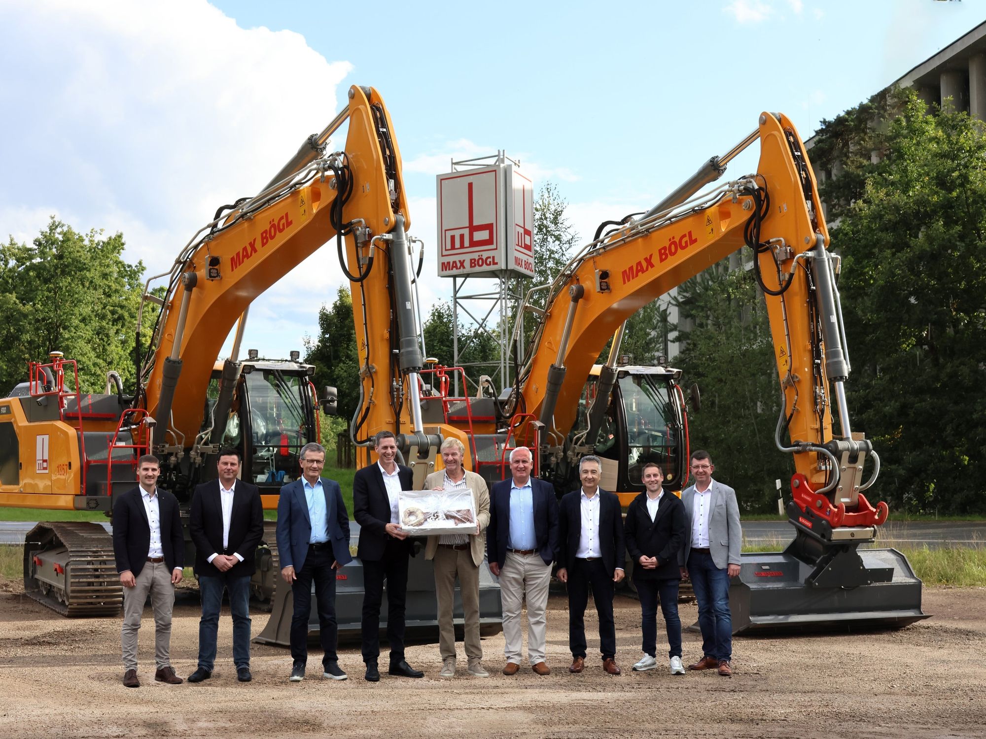 Beutlhauser liefert Liebherr-Baggerpaket an Max Bögl