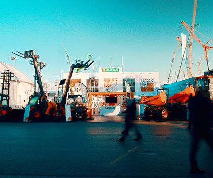 AUSA stellt drei neue Modelle auf der bauma 2025 vor Der AUSA-Stand