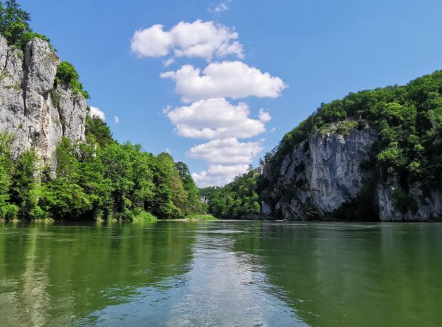 PFAS sind auch in der Donau zu finden Flusswasser der Donau Foto