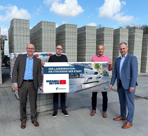 Gruppenbild Gruppenbild anlässlich des Kooperationsvertrages zwischen Berding Beton und Rheinmetall (v.l.: Gunther Riedel, Rheinmetall; Oliver Gomolka und Gert Waltermann, Berding Beton; Thomas Zimmermann, Rheinmetall)