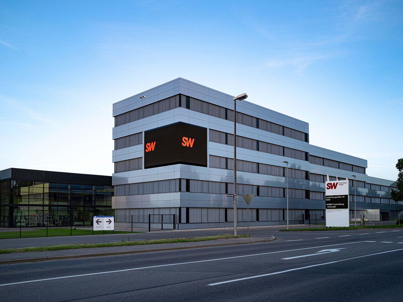 Kooperationsvertrag unterzeichnet: Technologiepartnerschaft: SW und Janus Engineering kooperieren Kooperationsvertrag unterzeichnet: Technologiepartnerschaft: SW und Janus Engineering kooperieren