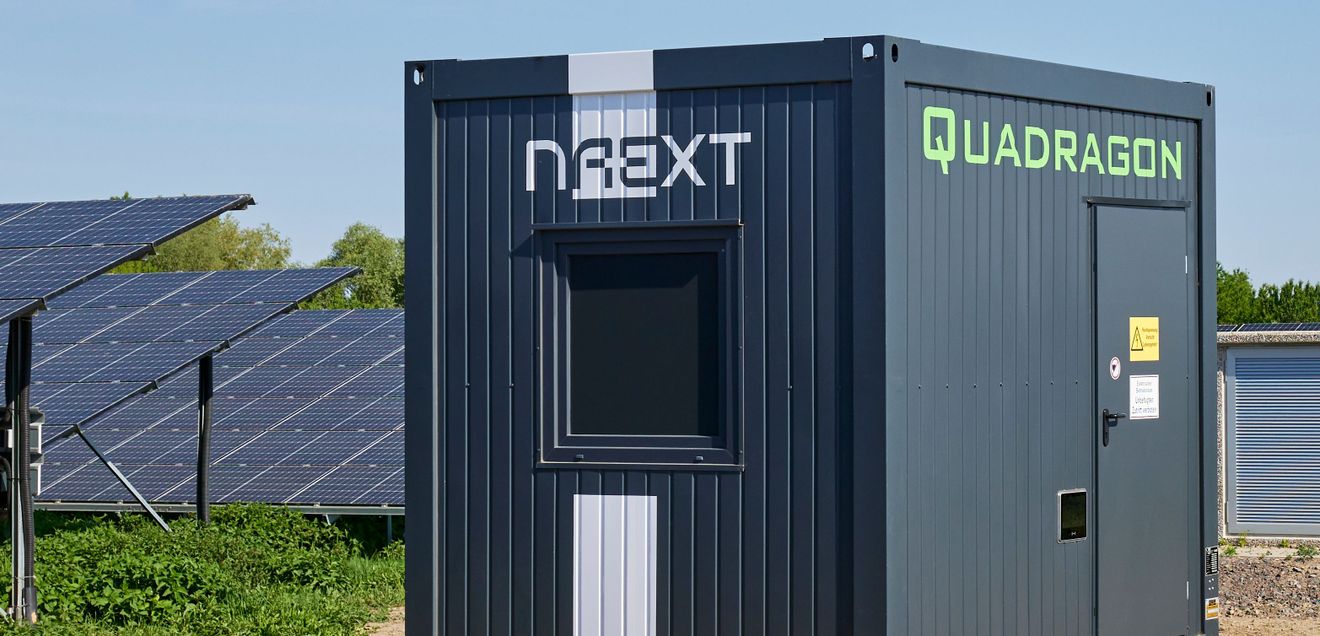 Stromspeicher sind Teil der neuen ATEC-Strategie Der QUADRAGON optimiert unter anderem den Betrieb von Solarparks.