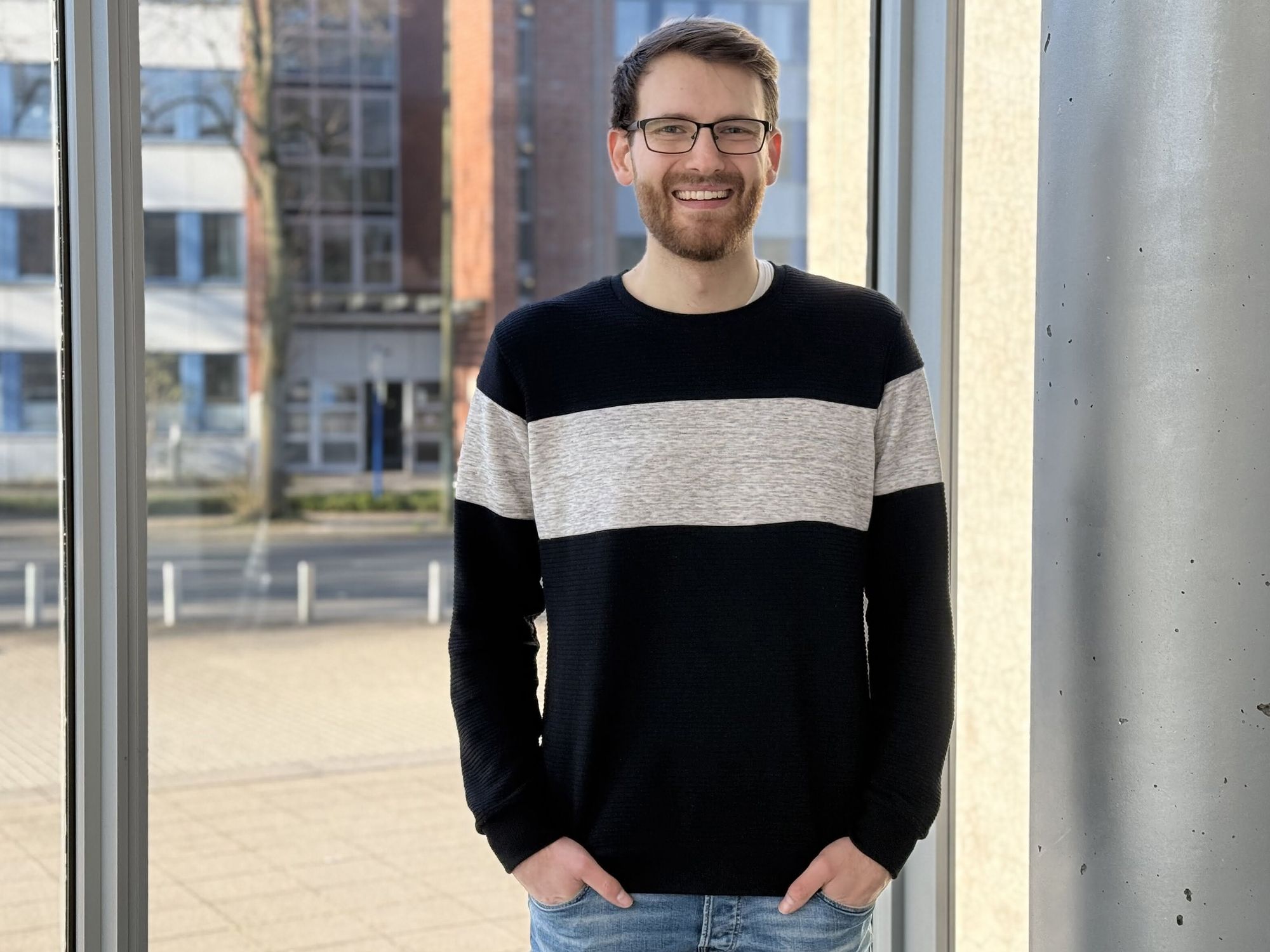 Jan Stegemann entwickelt HyperNIR-Kamera zur Umweltüberwachung Jan Stegemann, Erstautor der Publikation, forscht am Fraunhofer-Institut für Mikroelektronische Schaltungen und Systeme.