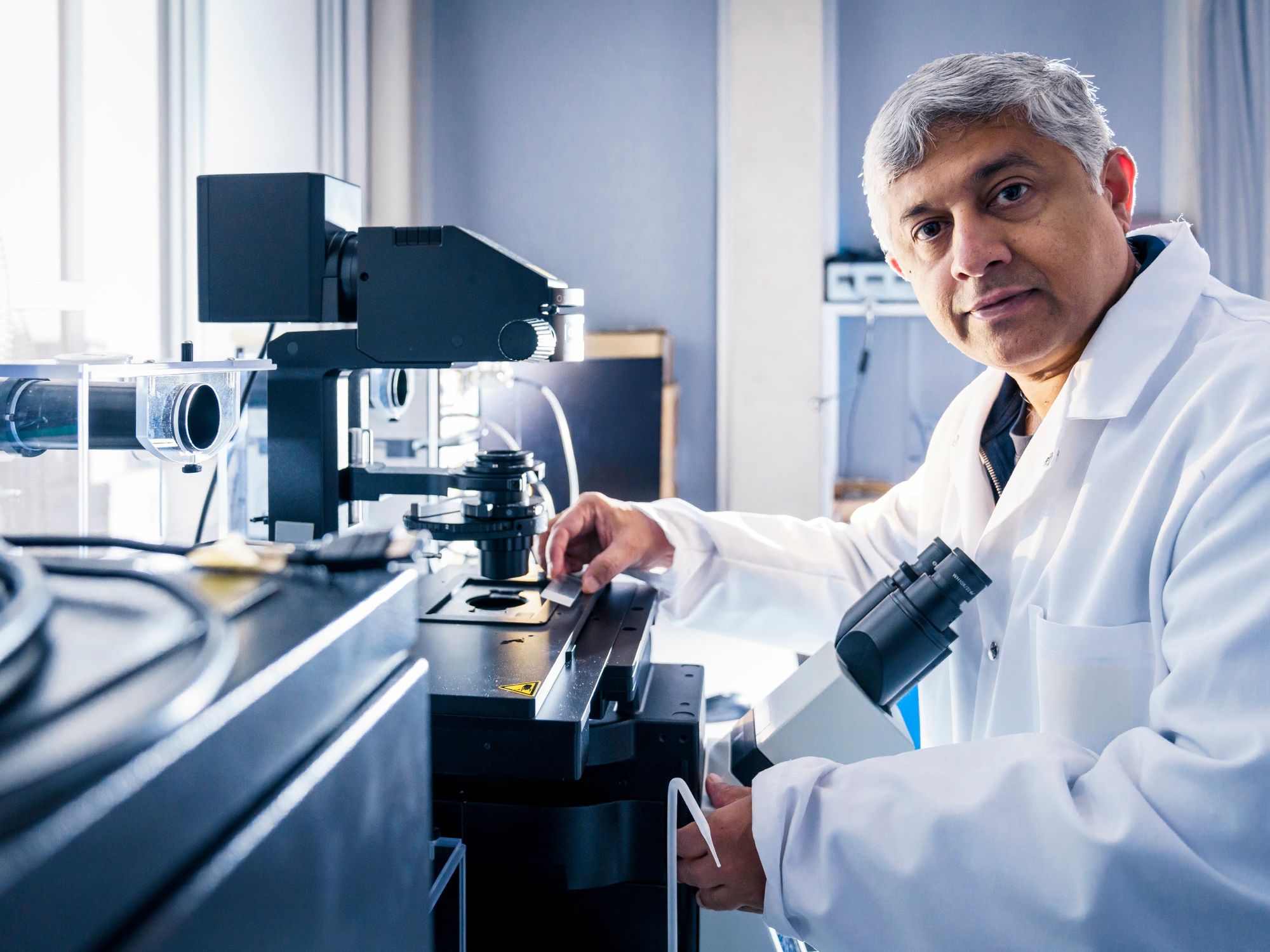 Neues Verfahren zur bildbasierten Genanalyse PSI-Forscher G.V. Shivashankar hat mit seinem Team die KI-gestützte Methode Image2Reg entwickelt – sie analysiert Zellbilder und erkennt genetische Veränderungen allein anhand der Chromatinstruktur.