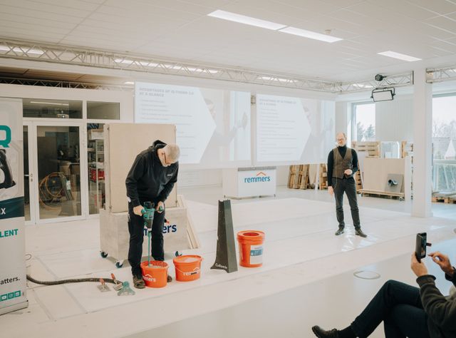 Vorführungen der multifunktionalen Innendämmung iQ-Therm 2.0 während der Veranstaltung von Remers