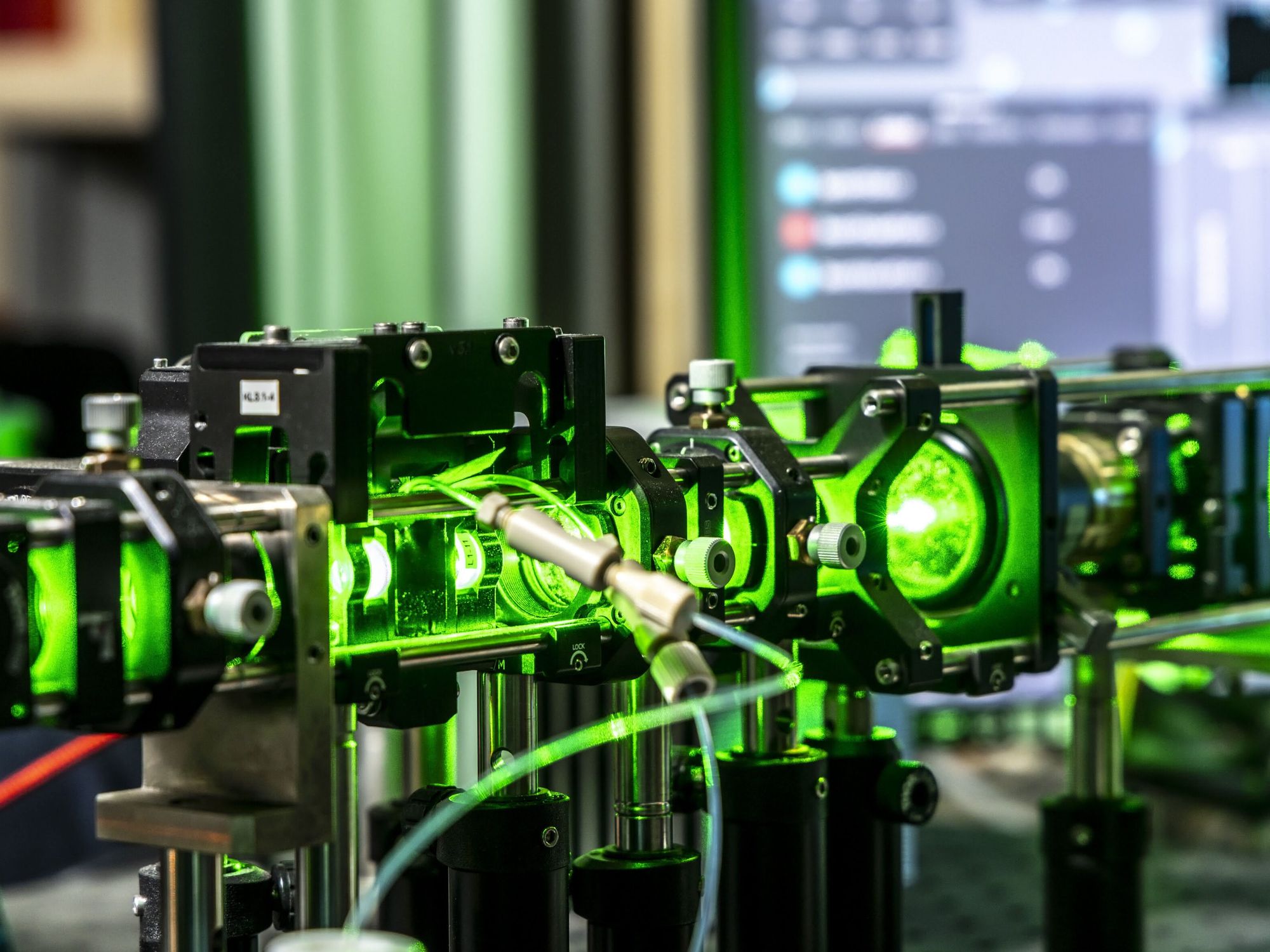 Die Sensorplattform detektiert mittels Laserlicht Nanokunststoffpartikel in Flüssigkeiten. Die Sensorplattform detektiert mittels Laserlicht Nanokunststoffpartikel in Flüssigkeiten.