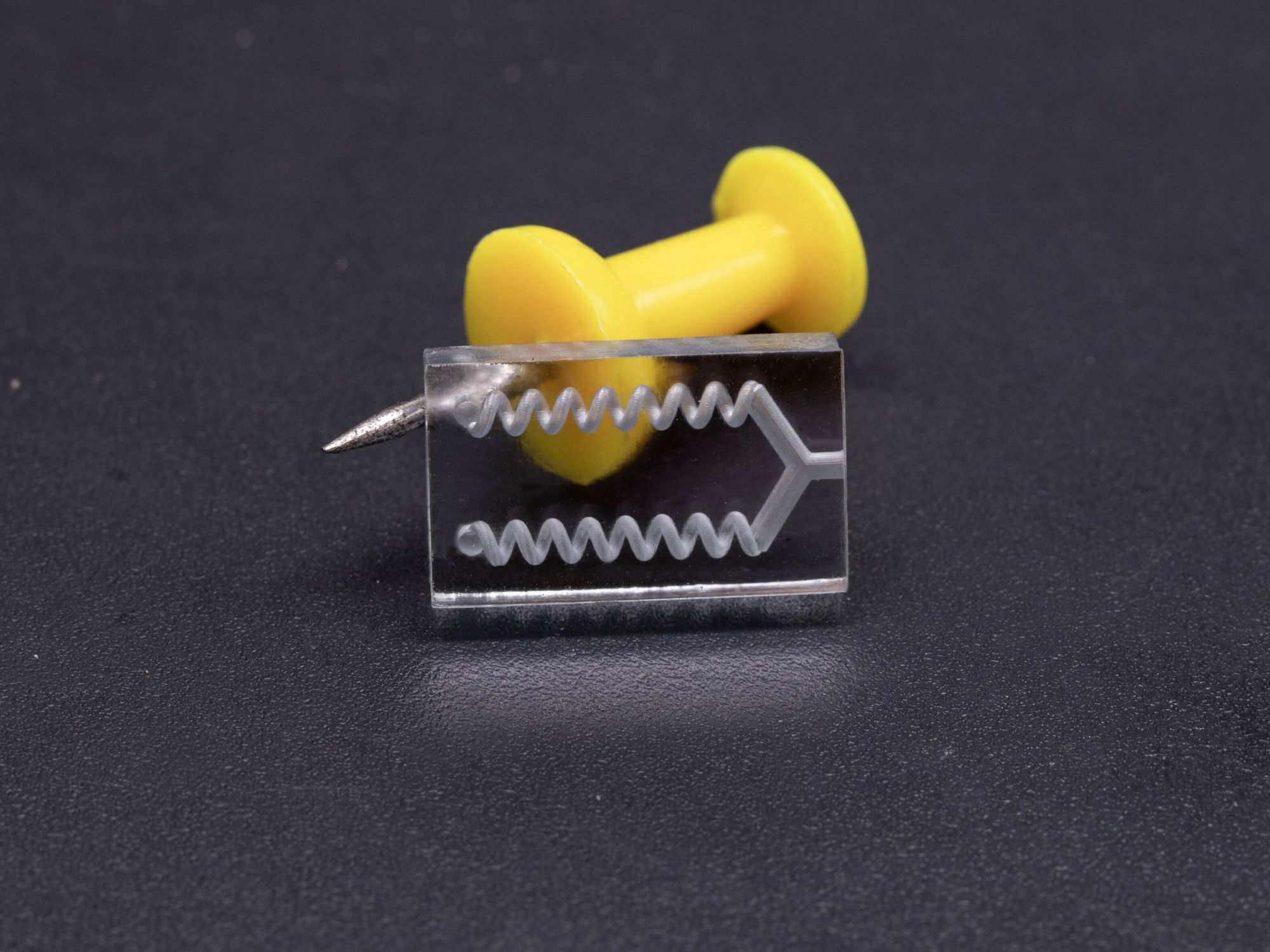 Fertigungstechnologien: Neues Harz öffnet 3D-Druck für die Optik BMF Clear ermöglicht die skalierbare Herstellung von mikrofluidischen Bauelementen, Mikrolinsen und integrierten optischen Schnittstellen.