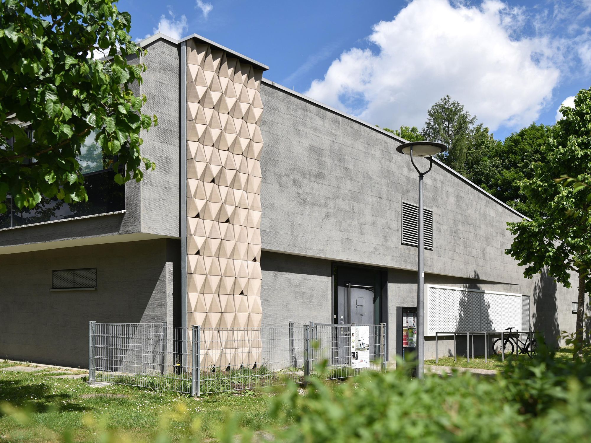 3D-gedruckte Nistfassaden: Wie ABB Robotics urbane Biodiversität fördert 3D-gedruckte Nistfassaden: Wie ABB Robotics urbane Biodiversität fördert