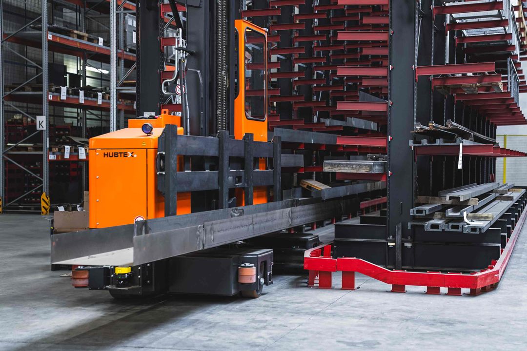 Assistance systems: Hubtex develops aisle entry assistant for narrow-aisle warehouses