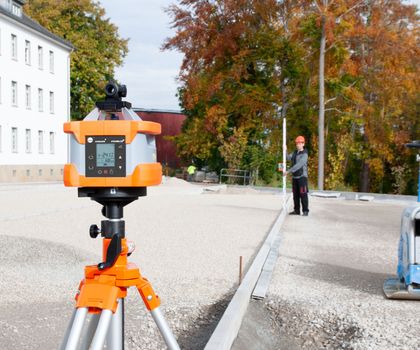 Ein Laser von Nedo auf einer Baustelle