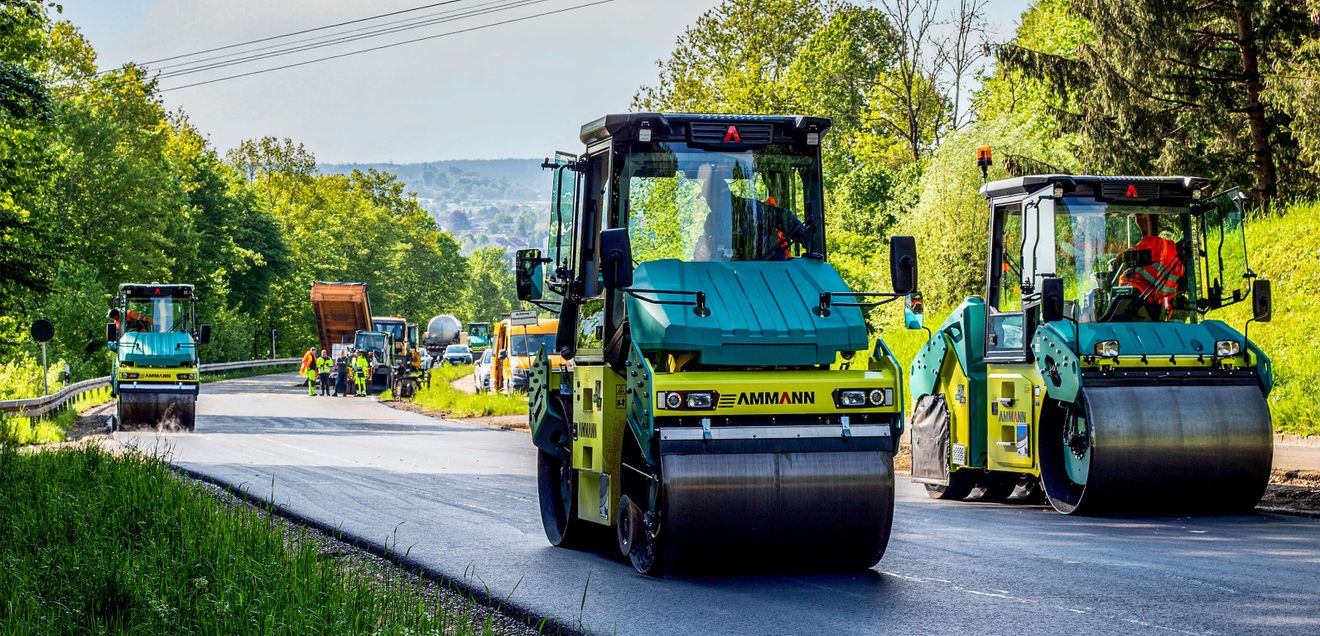 Knapp 4,5 km Bundesstraße, 8,5 m breit, sollten saniert werden. 38.000 m² Asphaltfläche mussten dafür ausgetauscht werden.
