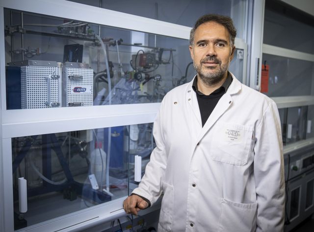 Dr. Mario El Kazzi im Labor für Batterieforschung