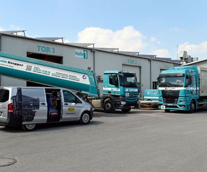 Das volle Programm von Meiller bei Knepper Nutzfahrzeuge von F. X. Meiller auf dem Werksgelände der Knepper Gruppe