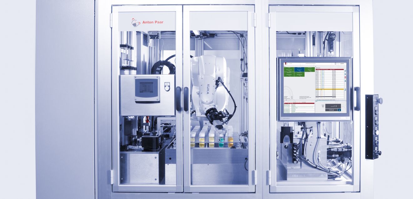 Kuka Roboter arbeitet als Laborassistent bei Anton Paar Industrie-Roboter KR Agilus von KUKA wird im Rheometer bei Anton Paar eingesetzt