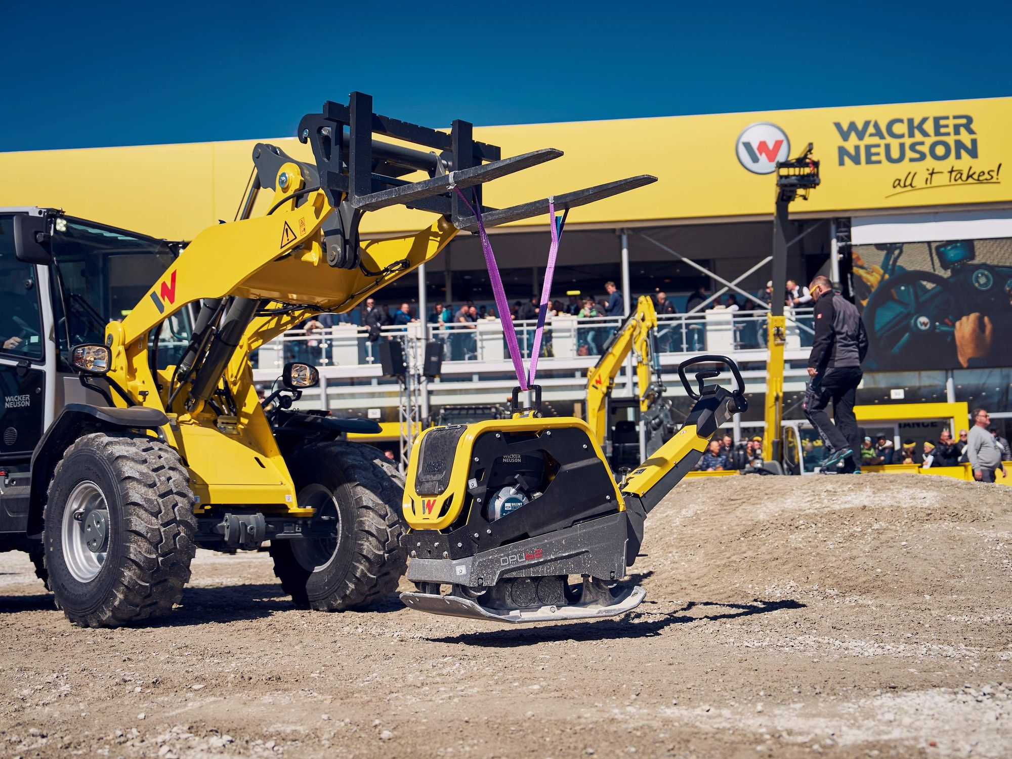 Unter dem Motto „Solutions built for you“ begrüßte Wacker Neuson gemeinsam mit der Schwestermarke Kramer die Besucher auf der diesjährigen Bauma – erneut im Freigelände Nord. Neuheiten im Bereich Dumper und Lader für mehr Effizienz und Sicherheit