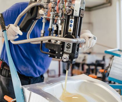 Hennecke-Dosiermaschine im Einsatz: Fliegender Wechsel auf ein neues Produktlevel Hennecke-Dosiermaschine im Einsatz: Fliegender Wechsel auf ein neues Produktlevel