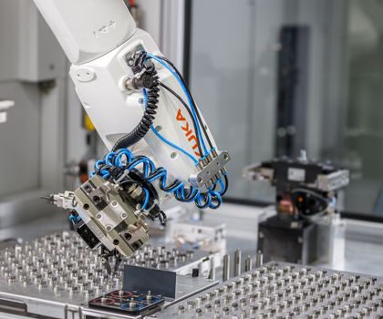 Roboter-Programmierung: Automatisierte Herstellung von Präzisionswerkzeug