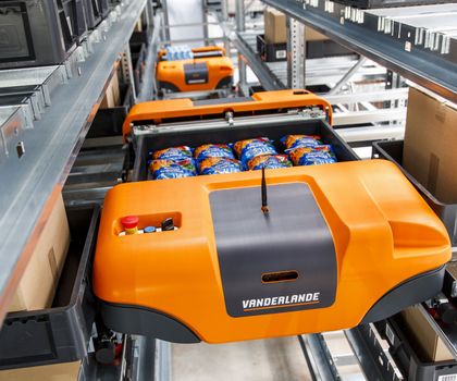 Lösungen für unterschiedliche Herausforderungen: Software, Robotertechnologie und End-to-End-Lagerlösungen Lösungen für unterschiedliche Herausforderungen: Software, Robotertechnologie und End-to-End-Lagerlösungen