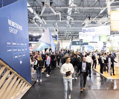 Der Blick auf des Messestand der Nemetschek-Gruppe auf der digitalBAU